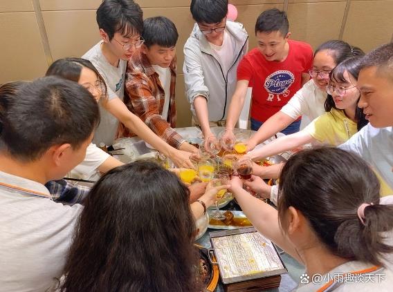 祝酒词简单大气女人(大气女人祝酒词)